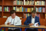 15 tysięcy złotych na zakup nowych książek dla szkolnej biblioteki w sztumskiej "jedynce"