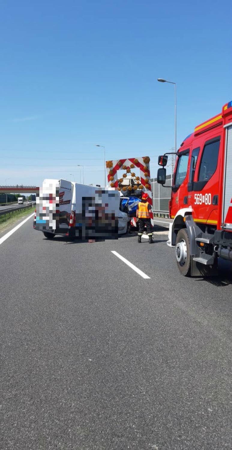 Wypadek na A4. Bus zderzył się z pojazdem obsługi [ZDJĘCIA]