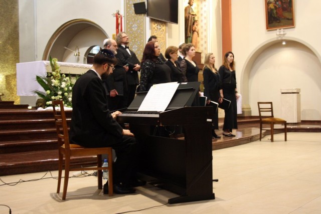 Chór Synagogi pod Białym Bocianem w Zabrzu w kościele św. Andrzeja