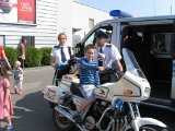 W Wejherowie policjanci w Dniu Dziecka rozdawali odblaski [zdjęcia]