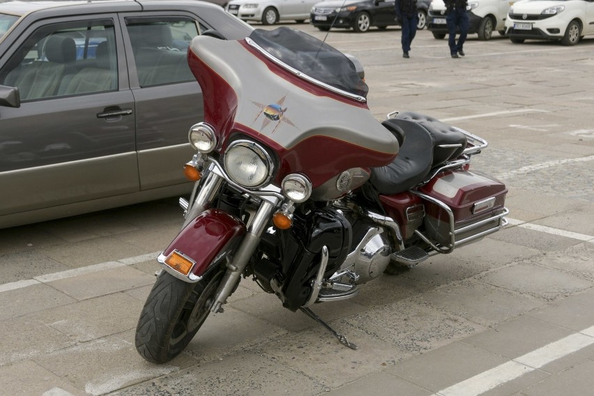 Wzrok oglądających przyciągał ten harley davidson.