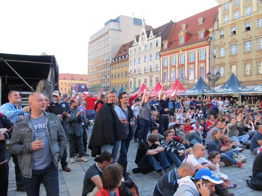 Wrocław: W poniedziałek kibice bawili się w strefie na Rynku (ZDJĘCIA)