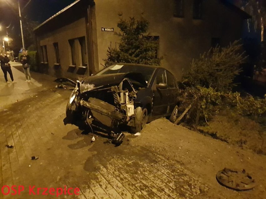 Nocny "rajd" po Krzepicach. Kierowca uderzył w dom! FOTO