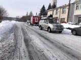 Strażacy OSP KSRG w Orzechowcach usuwali nawisy śnieżne i sople ze strażnicy [ZDJĘCIA]