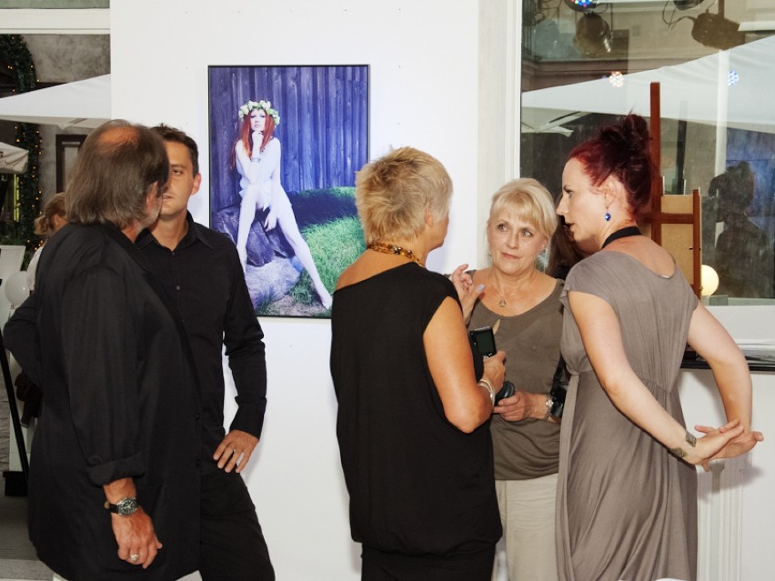 Wernisaż wystawy Weroniki Kobylińskiej-Bunsch i pokaz mody Martyny Majowskiej