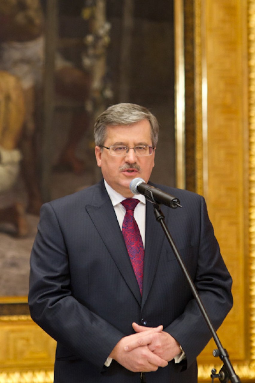 Prezydent Bronisław Komorowski wręczył dziś w Sukiennicach...