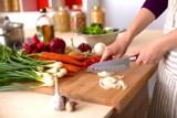 Jak przygotować zdrowe jedzenie? 10 kuchennych błędów i sposoby, by ich unikać