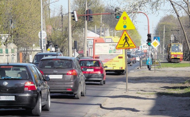 Ulica Aleksandrowska jest bardzo zatłoczona, będzie dwupasmowa