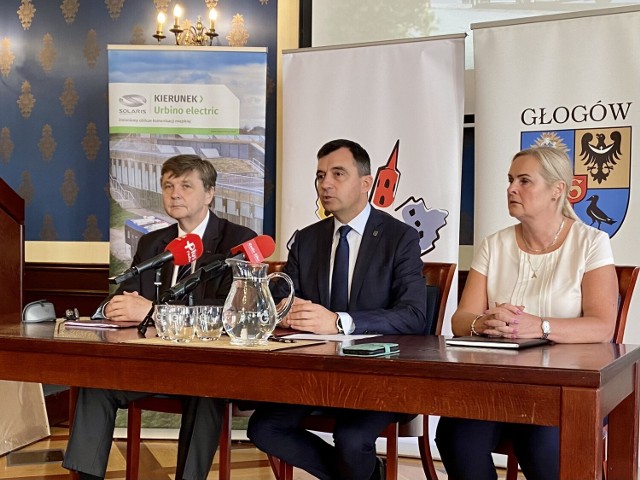 Podpisanie umowy na zakup elektrycznych autobusów dla Głogowa