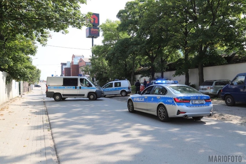 Opole. Akcja policji na ulicy Kępskiej. Uzbrojony mężczyzna...