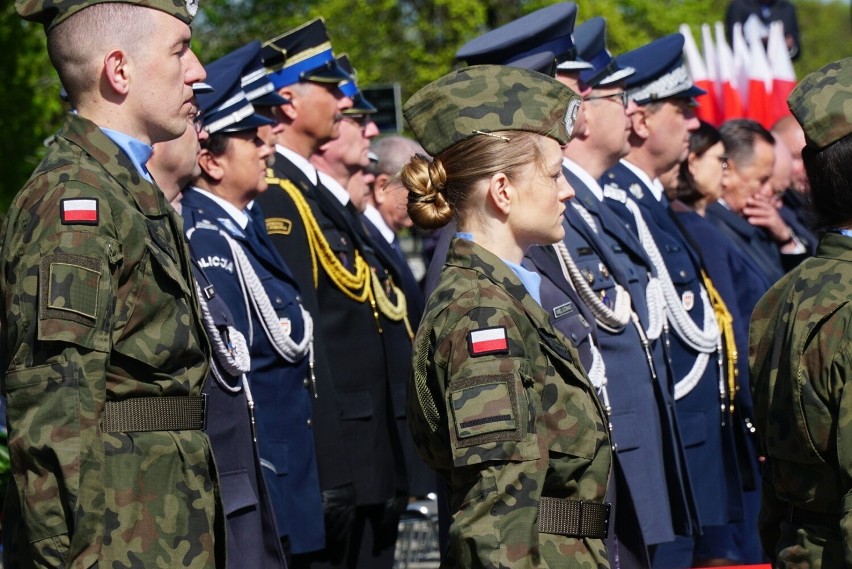 Przed pomnikiem Armii Poznań zorganizowano uroczyste obchody...