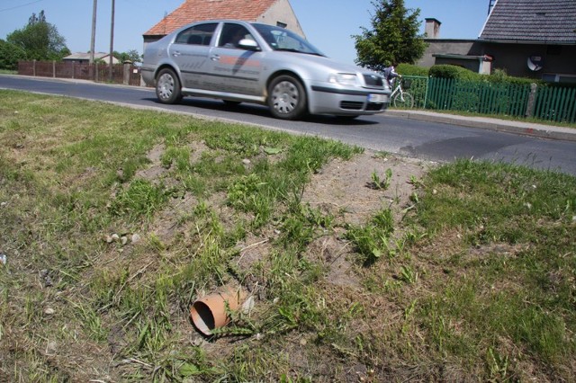 Dzięki studzienkom i przepustom deszczówka nie stoi w kałużach, a ludzie mogą przejść chodnikiem bez obaw