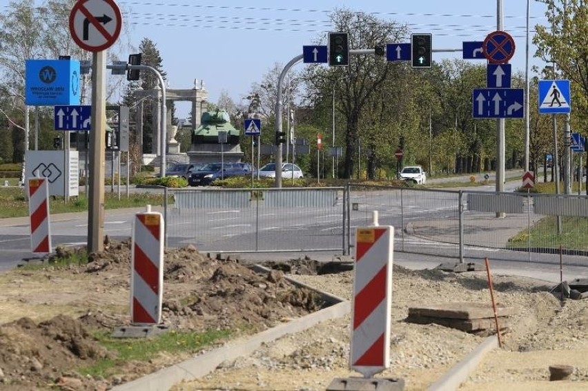 Miała być "rowerostrada" Wrocław-Bielany, a jest... zwykła ścieżka rowerowa