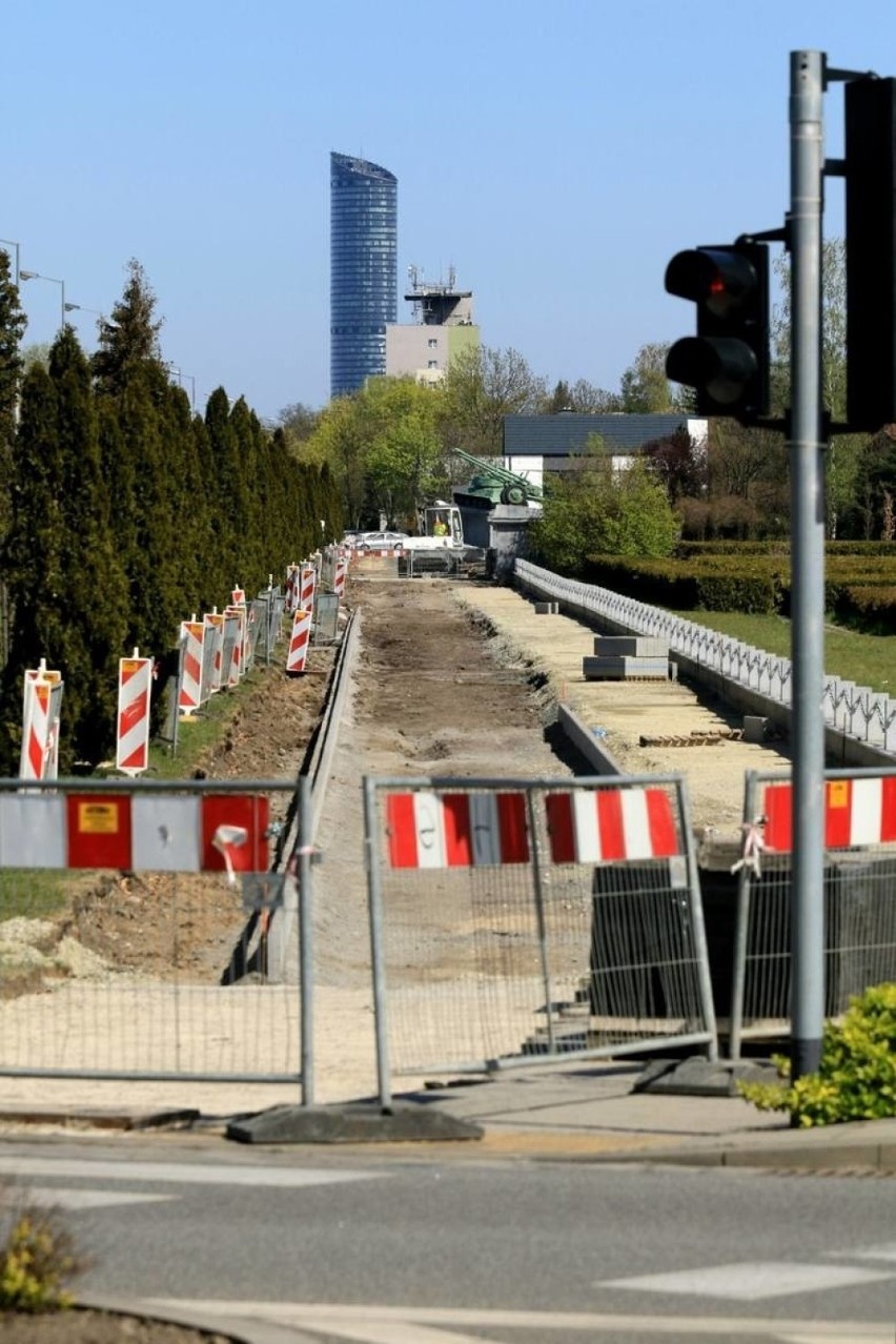 Miała być "rowerostrada" Wrocław-Bielany, a jest... zwykła ścieżka rowerowa