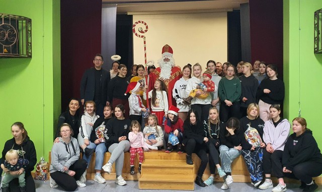 Do Młodzieżowego Ośrodka Socjoterapii w Przemyślu zawitał święty Mikołaj z Fundacją 3 Serca.