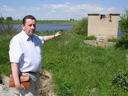 Jezioro Kochanka mogłoby stać się miejscem wypoczynku i rekraacji wielu starogardzian. Na zdj. Stanisław Kubkowski.