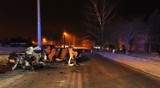 Wypadek w Gostyni. Jadąc bmw uderzył w drzewo i słup, zginął na miejscu