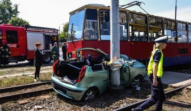 W Bydgoszczy znajduje się wiele skrzyżowań, na których dochodzi do niebezpiecznych zdarzeń. Do wypadków dochodzi także w miejscach, gdzie działa sygnalizacja świetlna. Zobaczcie skrzyżowania, na których - naszym zdaniem - należy zachować szczególną ostrożność. 

Zobacz także! W Irlandii brutalnie zamordowano Polaka z Kujawsko-Pomorskiego. Pochodził z powiatu mogileńskiego