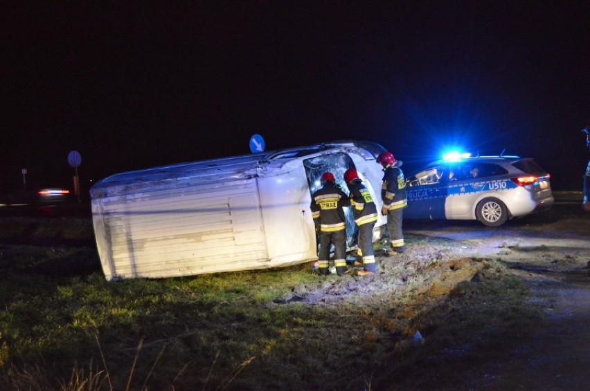 Bus wylądował w rowie pod Poninem