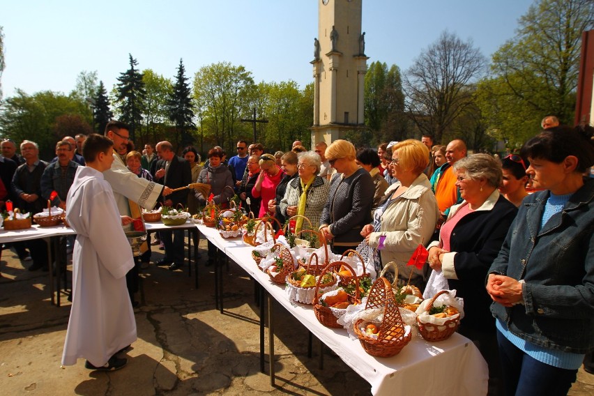 Wielka Sobota w Poznaniu: Wierni święcą pokarmy