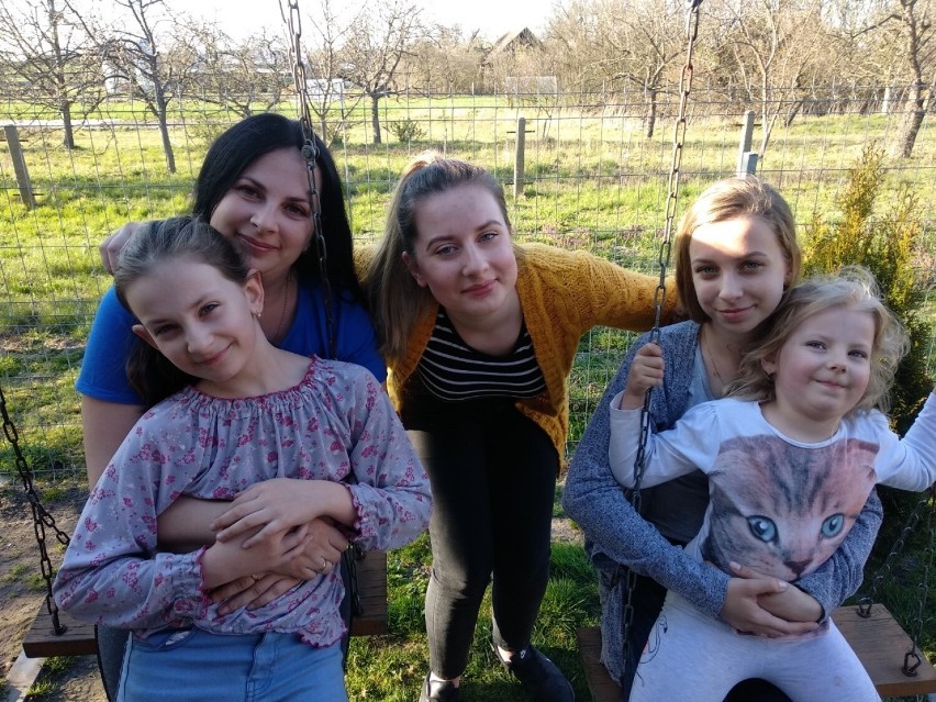 Monika Bachorska z córkami Ewą, Kasią, Magdą i Zuzią, 50 głosów