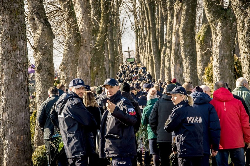 Pogrzeb Ryszarda Ziacha, byłego rzecznika i byłego wiceszefa KMP w Wałbrzychu.