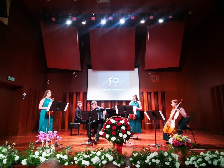 50 lat pasji, pracy i sukcesów. Jubileusz szkoły muzycznej w Sanoku [ZDJĘCIA]