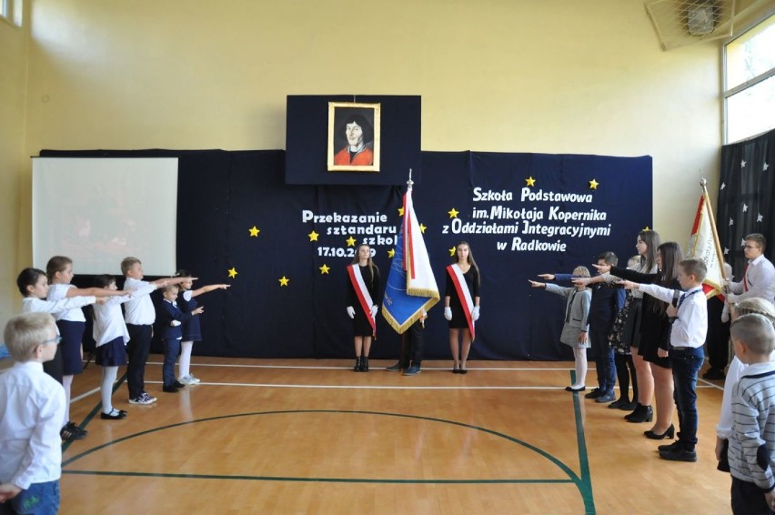 Przekazanie sztandaru Szkole Podstawowej w Radkowie