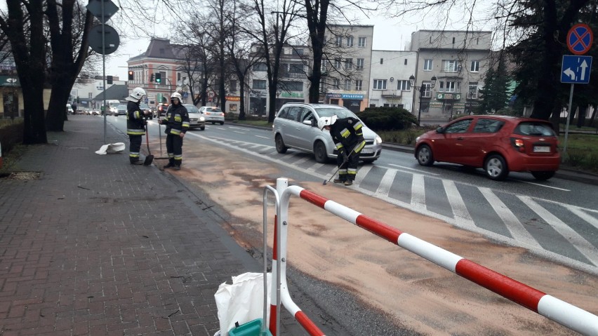 Kalwaria Zebrzydowska. Plama oleju w centrum miasta [ZDJĘCIA]