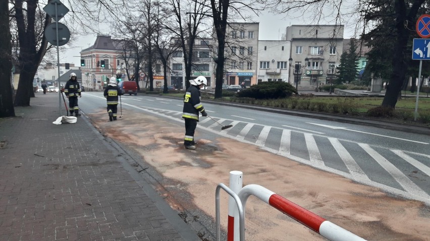 Kalwaria Zebrzydowska. Plama oleju w centrum miasta [ZDJĘCIA]