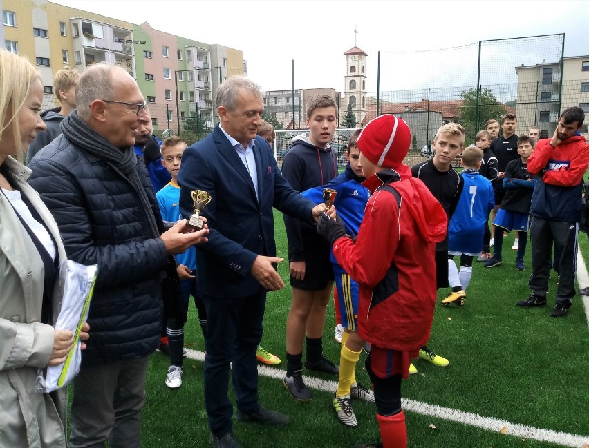 Boisko przy Szkole Podstawowej w Redzie oficjalnie otwarte [ZDJĘCIA]