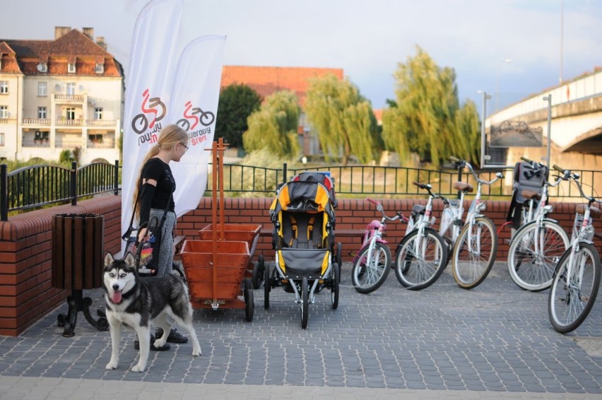 Śrem: wózki w wypożyczalni na promenadzie