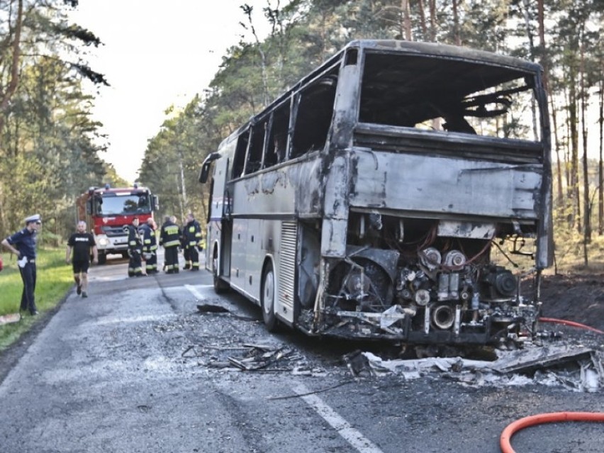 Autokar przewoził dzieci, zaczął palić się w Przytoku, w...