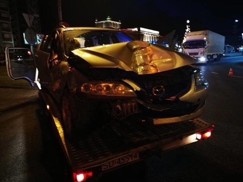 Dąbrowa Górnicza: Zderzenie samochodów na rondzie w centrum [ZDJĘCIA]
