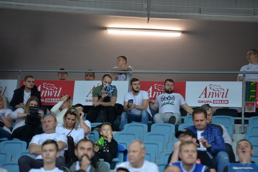 Kibice i Cheerleaders Włocławek podczas meczu Anwil Włocławek - WKS Śląsk Wrocław 96:85 [zdjęcia]