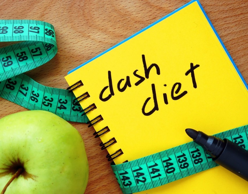 2. Dieta DASH  - zwalcza wysokie ciśnienie krwi, ponadto...