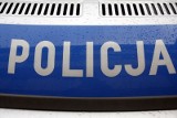 Policjanci z Polkowic szukają osoby, która przbiła opony w 30 pojazdach