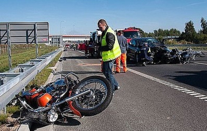 Bytom: Wypadek na A1 w okolicy węzła Piekary Śląskie. Zginęło dwóch motocyklistów