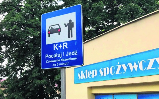 Pierwszy znak „Kiss and Ride” w Nowym Sączu przy ul. Kolejowej