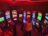 Skarbówka zajęła nielegalne automaty do gier w Poznaniu. W lokalu organizowano gry hazardowe 