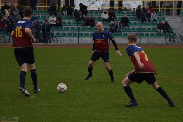 Mecz IV ligi piłki nożnej: Łokietek Brześć Kujawski - Unia Janikowo 3:2 .



