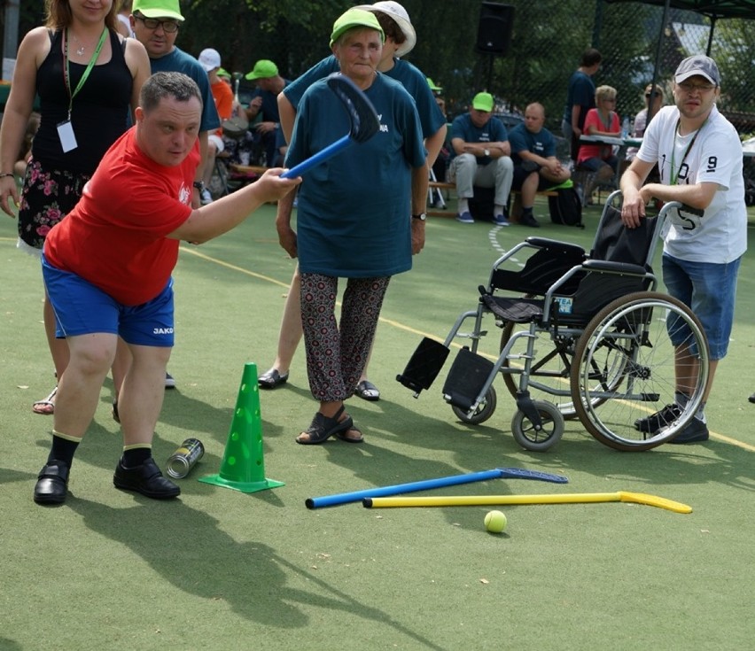 Przeciąganie liny i slalom z przeszkodami na Spartakiadzie w Muszynie