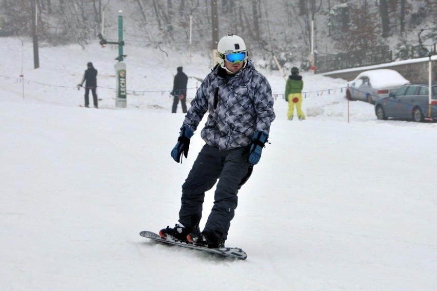 Ośrodki narciarskie na Kaszubach. Zobacz, gdzie i za ile wybrać się na narty lub snowboard