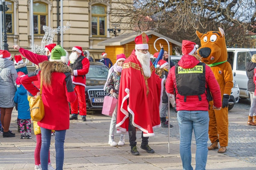 Motomikołaje opanowali sądecki Rynek. Tysiące prezentów [ZDJĘCIA]