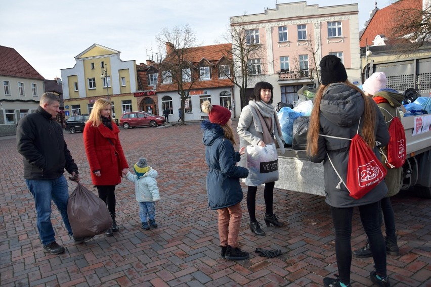 WOŚP 2020 Chodzież: Zbiórka odzieży "Ubrania do oddania". Udana akcja Młodzieżowej Rady Miejskiej (ZDJĘCIA)