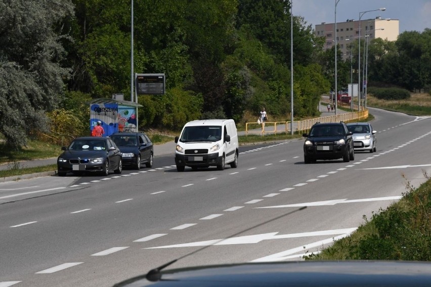 Na alei Solidarności w Kielcach policja łapie kierowców! Zobacz za co dostają mandat (WIDEO, zdjęcia)