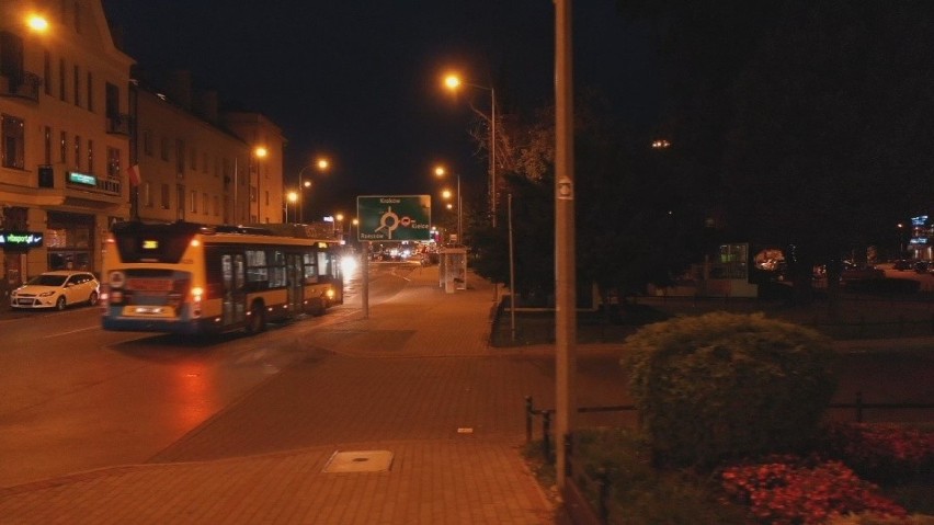Koronawirus. Tarnów gasi na noc latarnie uliczne. Egipskie ciemności pozwolą zaoszczędzić pieniądze