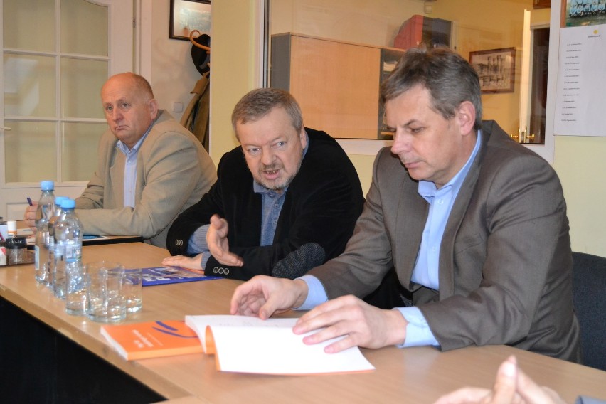 Senator Andrzej Grzyb spotkał się z dziennikarzami. Mówił o ustawie śmieciowej i inwestycjach