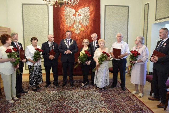 Złote Gody w Skierniewicach -- wręczono medale za długoletnie pożycie małżeńskie