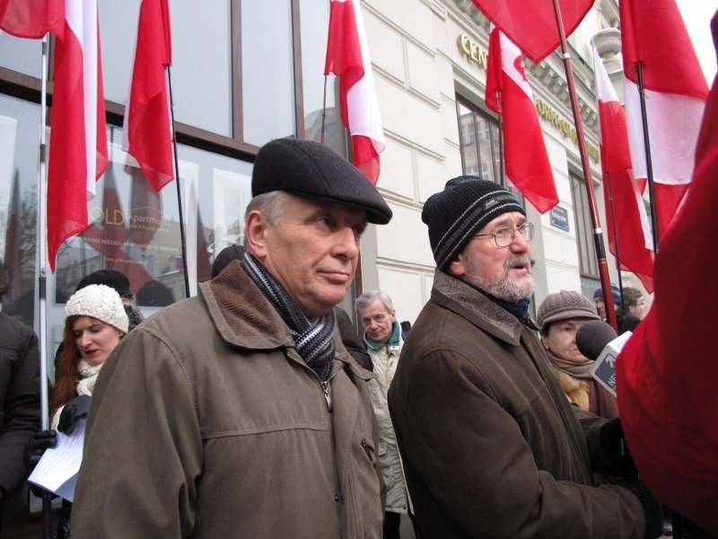 Poznań: Manifestacje przeciw i w obronie Ewy Wójciak [ZDJĘCIA, WIDEO]